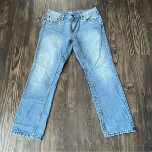 Old Navy Straight Leg Light to Medium Wash Jeans